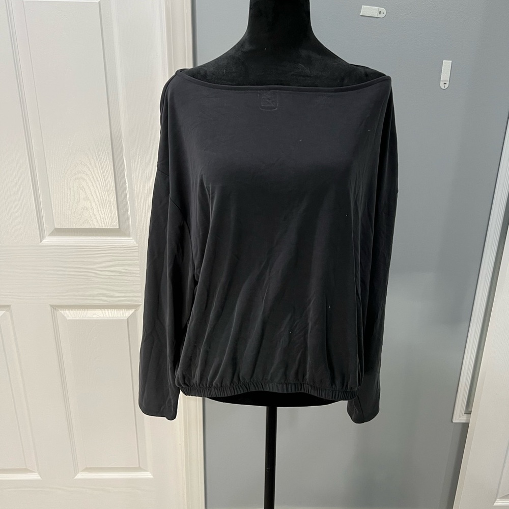 NWT Express Off The Shoulder Navy Shirt. Size Large.